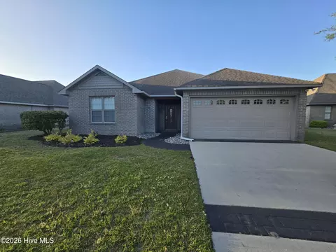Exterior - 51 Castle Bay Dr, Hampstead, NC 28443 photo 4 of 8