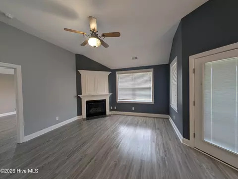 Living - 51 Castle Bay Dr, Hampstead, NC 28443 photo 6 of 8