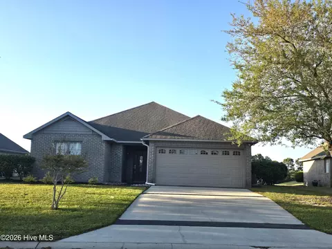 51 Castle Bay Dr, Hampstead, NC 28443