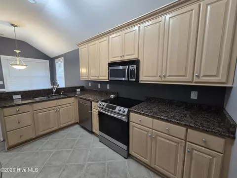 Kitchen - 51 Castle Bay Dr, Hampstead, NC 28443 photo 1 of 1
