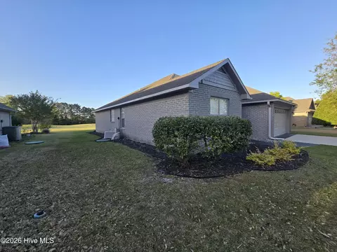 Exterior - 51 Castle Bay Dr, Hampstead, NC 28443 photo 6 of 8