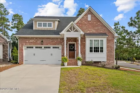 105 Sundew Ct, Southern Pines, NC 28387