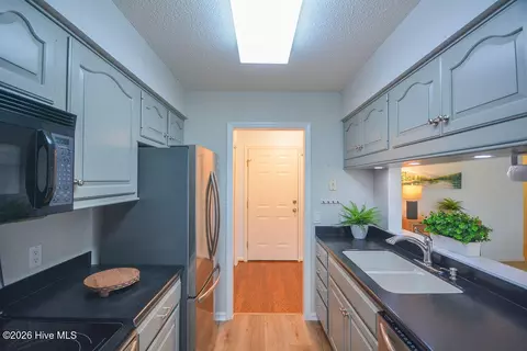 Kitchen - 45 Brandon Trl, Pinehurst, NC 28374 photo 4 of 4