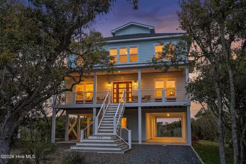 109 Old Village Ln, North Topsail Beach, NC 28460