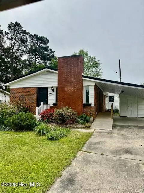 42 Oak St, Whiteville, NC 28472