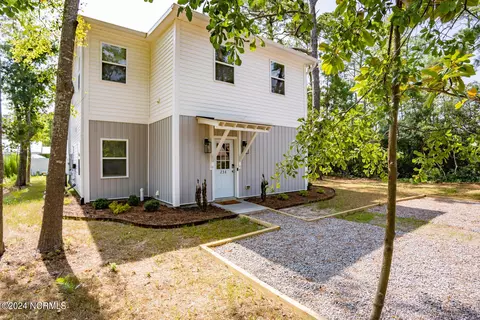 238 NE 70th St, Oak Island, NC 28465