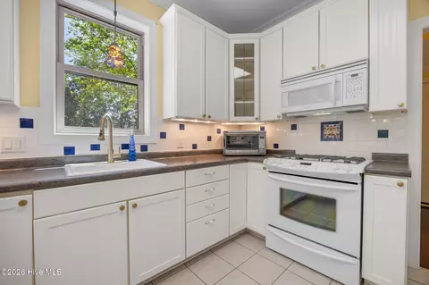 Kitchen - 1 Joshua Dr, Chocowinity, NC 27817 photo 5 of 5