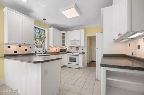 Kitchen - 1 Joshua Dr, Chocowinity, NC 27817 photo 2 of 6
