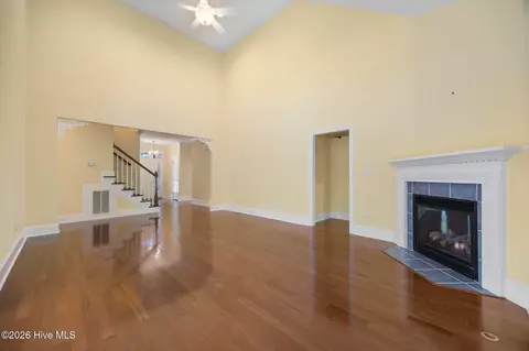 Living - 1 Joshua Dr, Chocowinity, NC 27817 photo 3 of 4