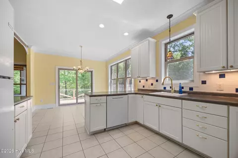 Kitchen - 1 Joshua Dr, Chocowinity, NC 27817 photo 2 of 5