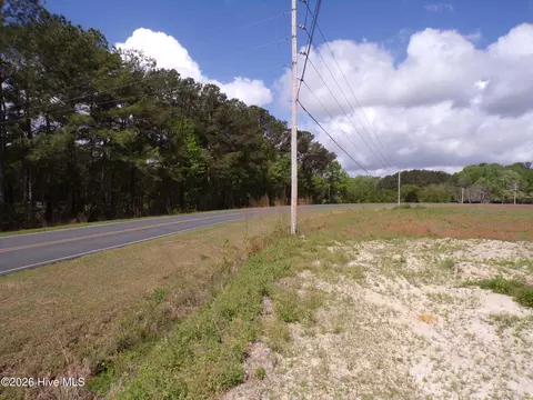 158 Old Wilmington Road, Whiteville, NC 28472