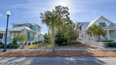 1307 Croaker Ln, Carolina Beach, NC 28428