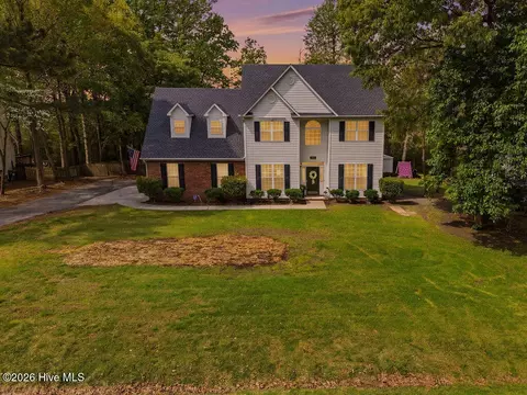 104 Dockside Dr, Jacksonville, NC 28546