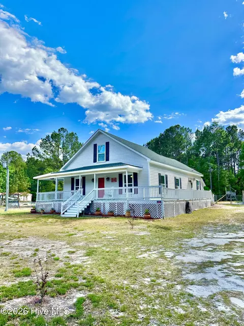 588 Lightwood Knot Rd, Kelly, NC 28448