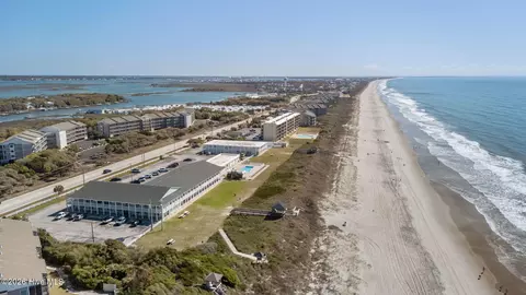 2401 W Fort Macon Rd #136, Atlantic Beach, NC 28512