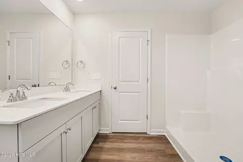 Bath - 124 Baxley Dr, Dunn, NC 28334 photo 2 of 3