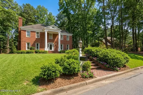 316 Pinewood Rd, Greenville, NC 27858