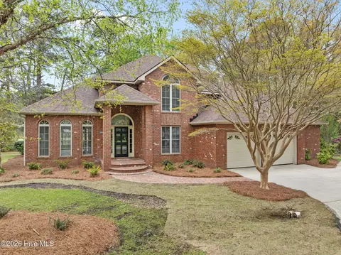 203 Westchester Dr, Morehead City, NC 28557