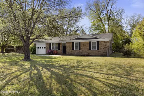 110 Linville Dr, Castle Hayne, NC 28429