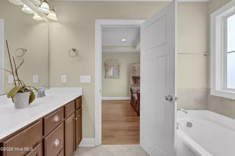 Bath - 718 Aria Ln, Hubert, NC 28539 photo 3 of 4