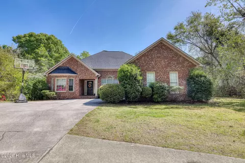 218 Hickory Ln, Hampstead, NC 28443