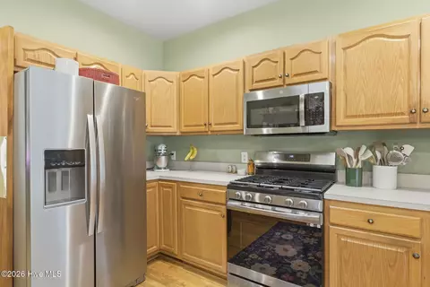 Kitchen - 218 Hickory Ln, Hampstead, NC 28443 photo 3 of 4