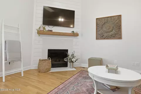 Living - 218 Hickory Ln, Hampstead, NC 28443 photo 3 of 4