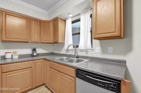 Kitchen - 702 488 Azalea Dr, Hampstead, NC 28443 photo 2 of 3