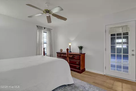 Bedroom - 702 488 Azalea Dr, Hampstead, NC 28443 photo 2 of 5