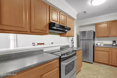 Kitchen - 702 488 Azalea Dr, Hampstead, NC 28443 photo 1 of 3