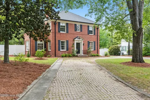 307 Bauersfeld St, Hamlet, NC 28345