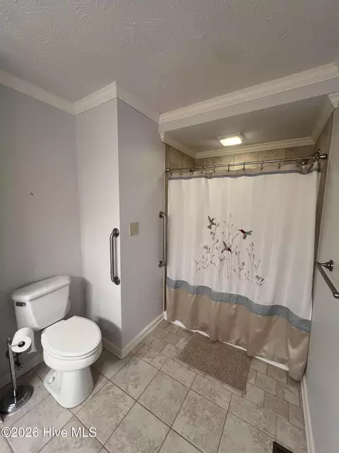 Bath - 148 Dixie Trl, Hamlet, NC 28345 photo 2 of 3