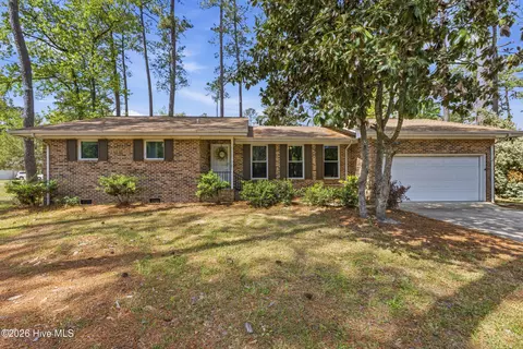 1 Yellow Jacket Ct, Calabash, NC 28467