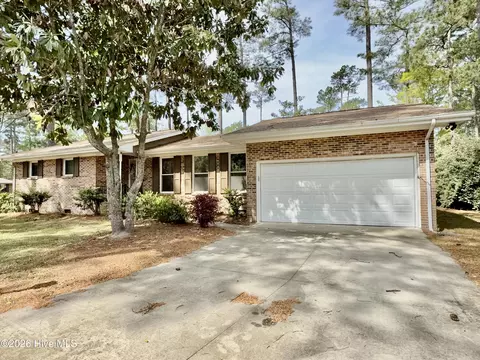 1 Yellow Jacket Ct, Calabash, NC 28467