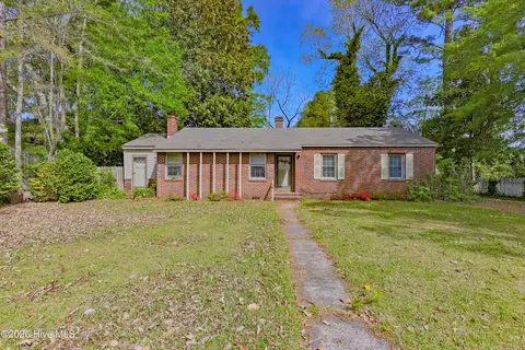 221 E Main St, Rose Hill, NC 28458