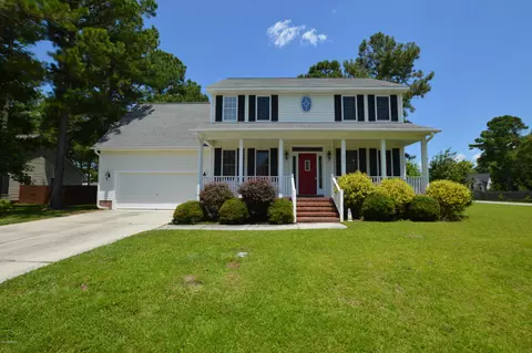 318 Osprey Point Dr, Sneads Ferry, NC 28460