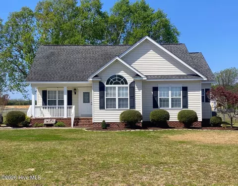 105 Willowbrook Dr, Pikeville, NC 27863