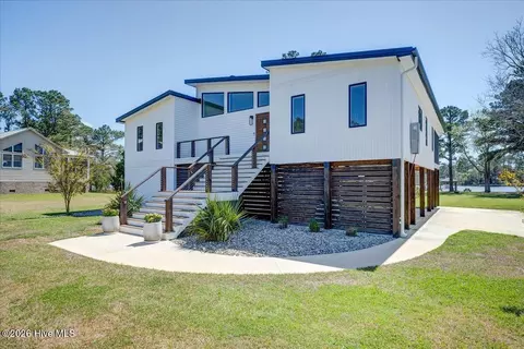 9226 Hart Dr, Oriental, NC 28571