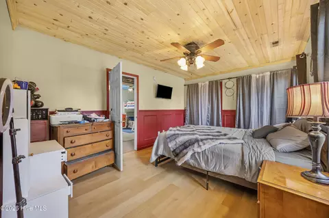 Bedroom - 266 Parnell Rd, Hubert, NC 28539 photo 2 of 7