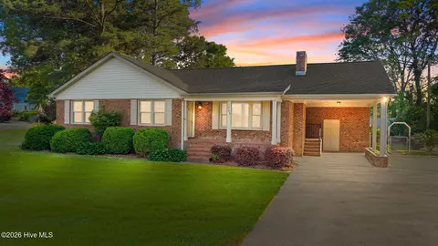 208 E Nash St, Macclesfield, NC 27852