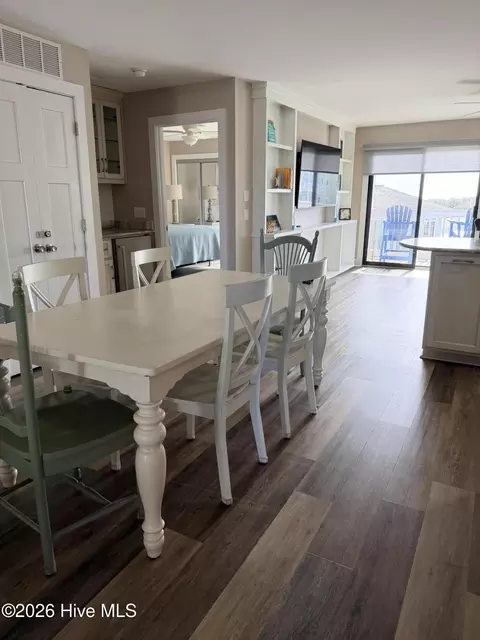 9201 Coast Guard Rd #D206, Emerald Isle, NC 28594