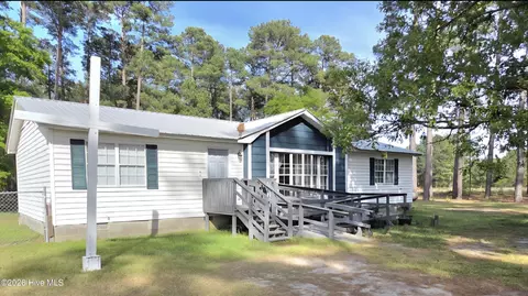 5841 Crestline Rd, Laurinburg, NC 28352