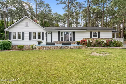 1335 N Ridge St, Southern Pines, NC 28387