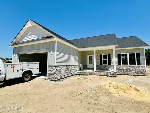 413 Creeks Edge Dr, Pikeville, NC 27863