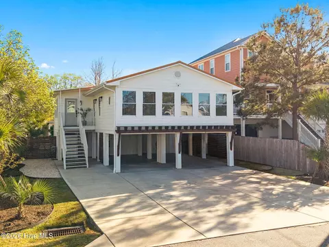 305 Sumter Ave, Carolina Beach, NC 28428