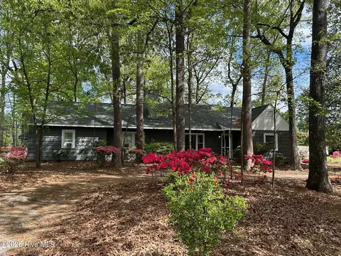 1800 Forest Hill Dr, Greenville, NC 27858