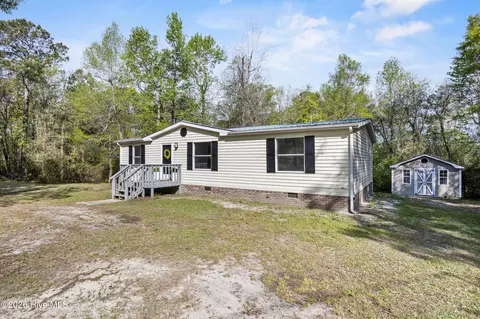 410 Pond View Ln, Hampstead, NC 28443