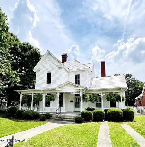 3813 W Wilson St, Farmville, NC 27828