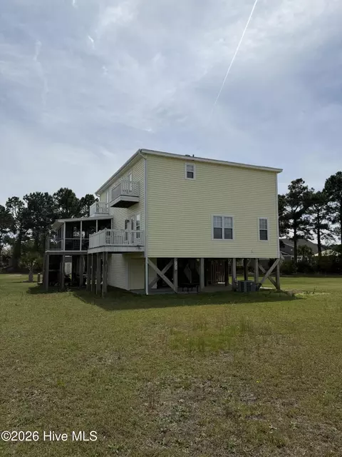 220 Twin Oaks Dr #A, Hampstead, NC 28443