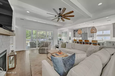 Living - 207 Loder Ave, Wilmington, NC 28409 photo 2 of 5